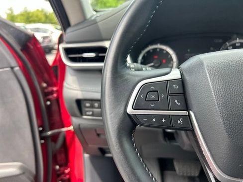 Used 2025 Toyota Highlander XLE AWD/4WD image 25