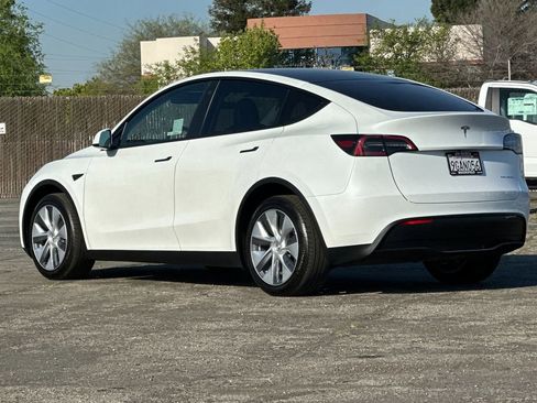Used 2023 Tesla Model Y Long Range AWD/4WD image 5