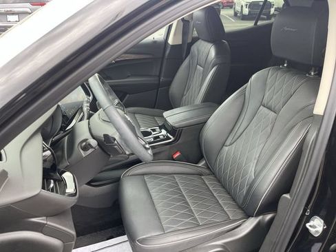 Used 2023 Buick Envision Avenir AWD/4WD image 11
