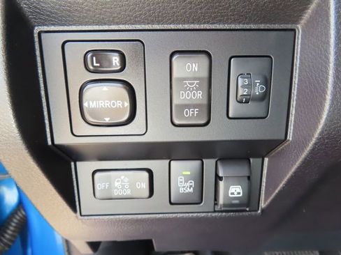 Used 2016 Toyota Tundra Limited w/ Limited Premium Package AWD/4WD image 29