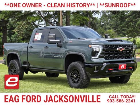 Used 2025 Chevrolet Silverado 2500 ZR2 w/ Technology Package AWD/4WD image 1