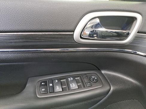 Used 2022 Jeep Grand Cherokee Limited AWD/4WD image 27