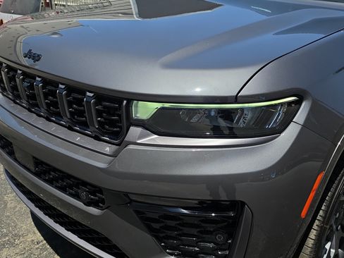 New 2026 Jeep Grand Cherokee L Summit w/ Obsidian Package AWD/4WD image 9