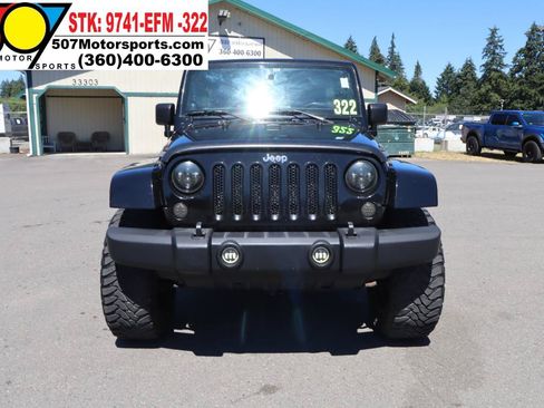Used 2012 Jeep Wrangler Unlimited Sahara w/ Connectivity Group AWD/4WD image 12