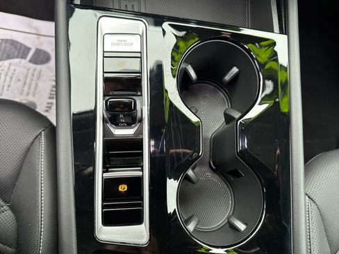 Used 2025 Volkswagen Atlas SE image 23