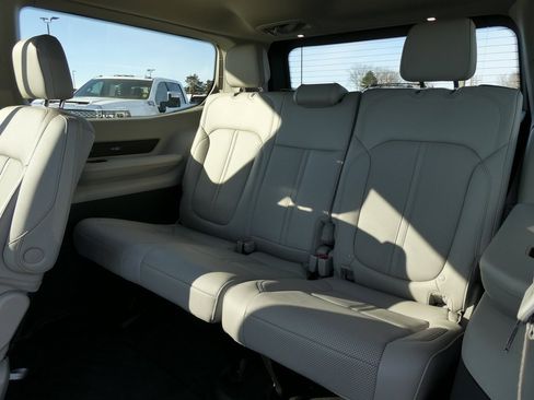 Used 2024 Jeep Wagoneer Series II w/ Premium Group I image 23