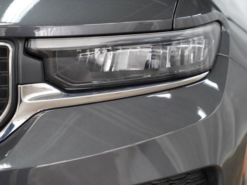 Used 2023 Jeep Grand Cherokee Laredo X image 15