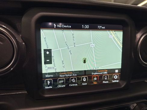 Used 2022 Jeep Wrangler Unlimited Sahara AWD/4WD image 7