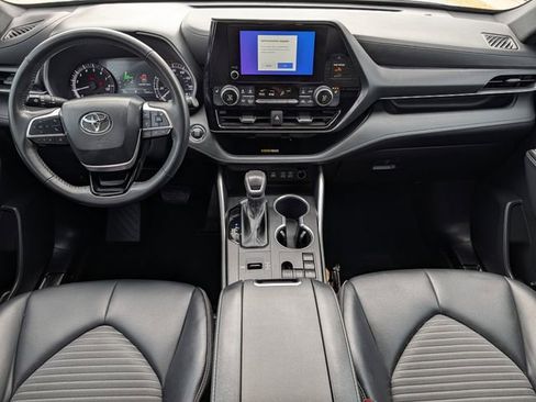 Used 2023 Toyota Highlander XSE image 10