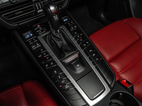 Used 2021 Porsche Macan Turbo AWD/4WD image 24