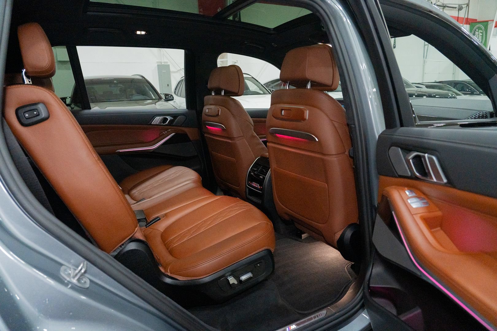 Used 2023 BMW X7 M60i AWD/4WD image 48