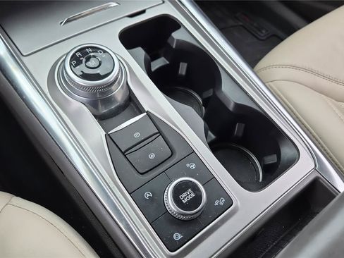 Used 2020 Ford Explorer Platinum w/ Premium Technology Package AWD/4WD image 22