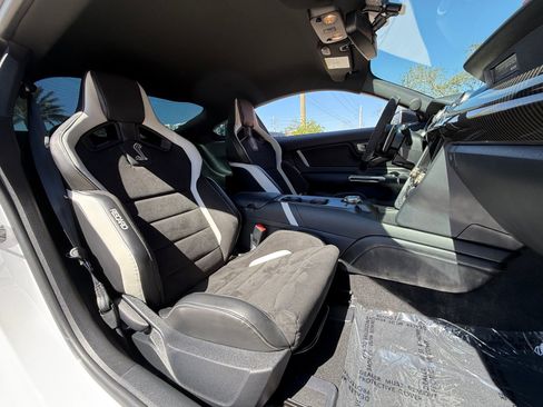 Used 2021 Ford Mustang Shelby GT500 w/ Carbon Fiber Track Pack image 30