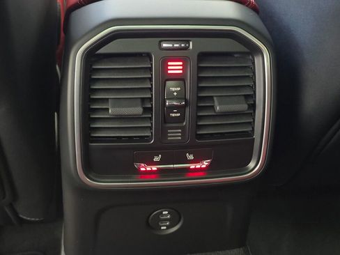 New 2026 Porsche Macan image 19