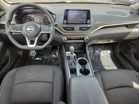 Used 2024 Nissan Altima 2.5 SV FWD image 24