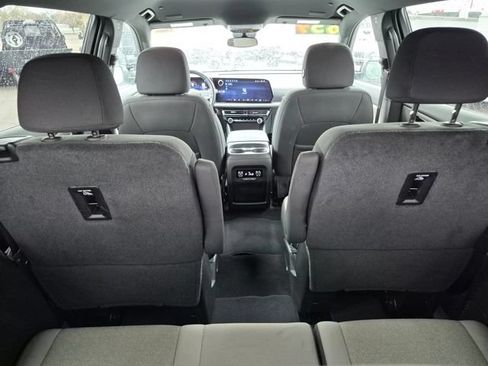 Used 2025 Chevrolet Traverse LT FWD image 18