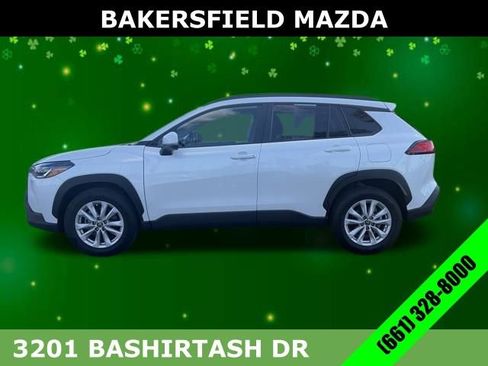 Used 2024 Toyota Corolla Cross LE image 2