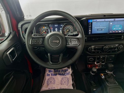 Used 2025 Jeep Wrangler Unlimited Rubicon image 20