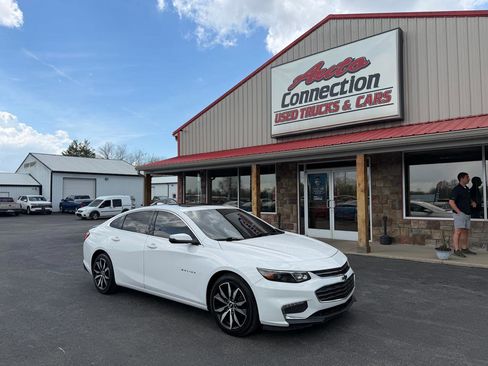 Used 2018 Chevrolet Malibu LT image 2
