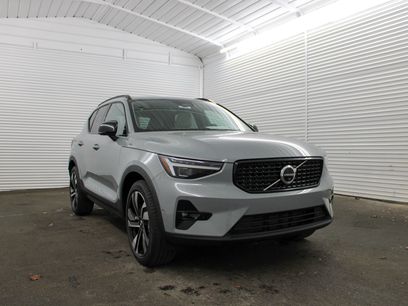 New 2026 Volvo XC40 B4 Plus w/ Protection Package Premier