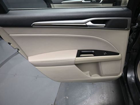 Used 2020 Ford Fusion SEL image 31