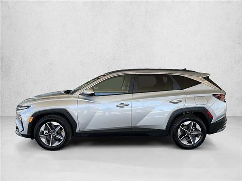 Used 2025 Hyundai Tucson SEL FWD image 2