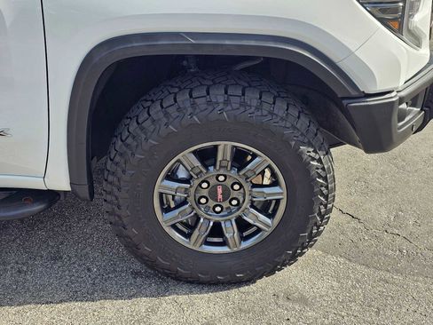 Used 2024 GMC Sierra 1500 AT4X image 9