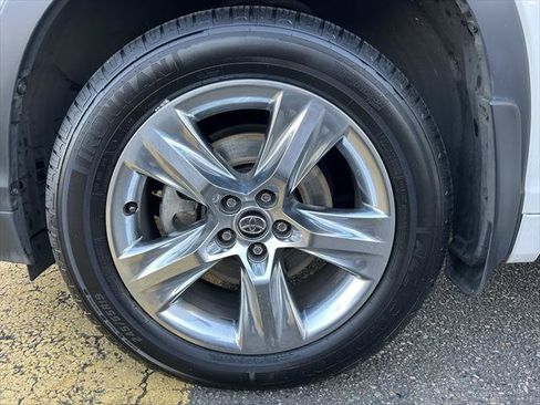 Certified 2019 Toyota Highlander Limited AWD/4WD image 26