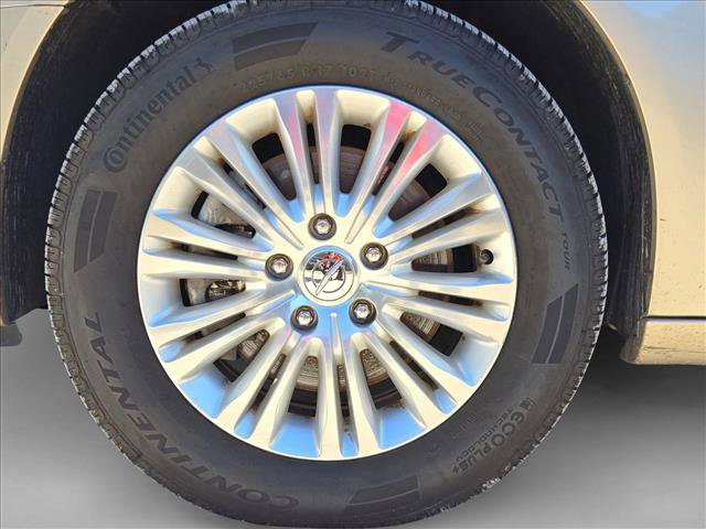 Used 2013 Chrysler Town & Country Limited w/ Luxury Group FWD image 25