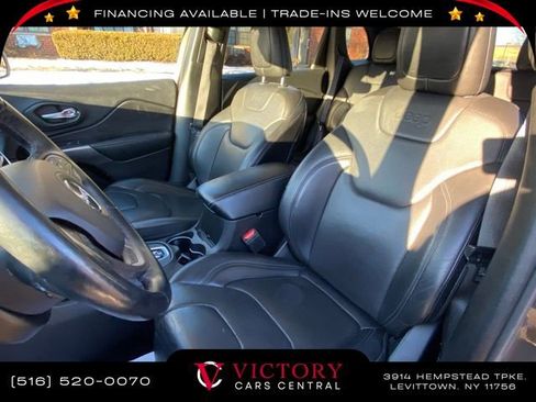 Used 2019 Jeep Cherokee Limited w/ Luxury Group image 10