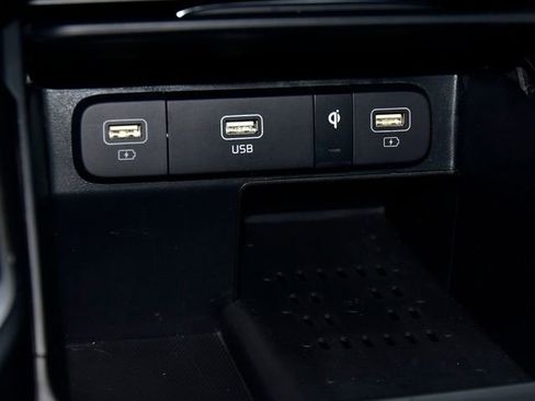 Certified 2024 Kia Sorento EX w/ Panoramic Sunroof Package image 24