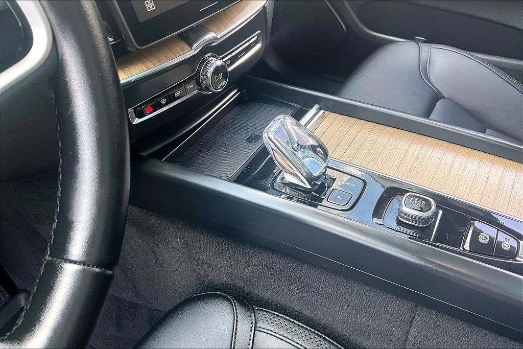 Certified 2026 Volvo XC60 B5 Plus AWD/4WD image 19