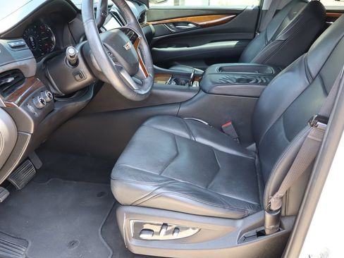 Used 2017 Cadillac Escalade Luxury AWD/4WD image 17
