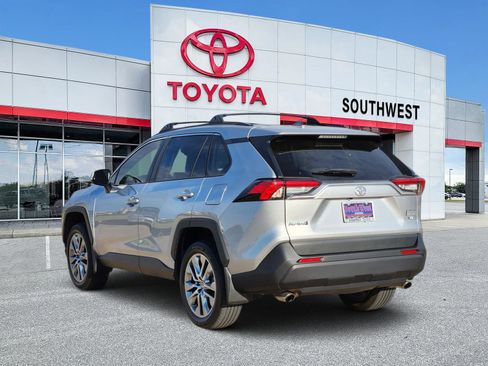 Used 2023 Toyota RAV4 XLE Premium image 4