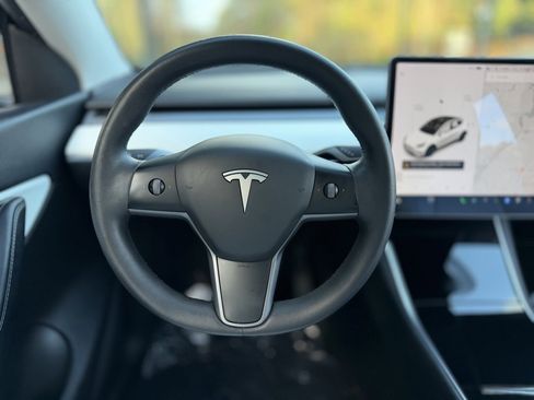 Used 2021 Tesla Model Y Long Range image 42