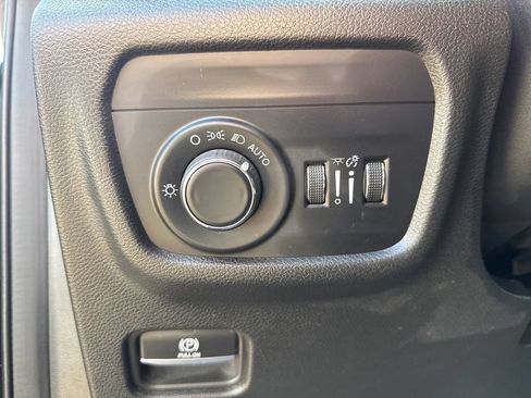 Used 2023 Jeep Grand Cherokee L Laredo AWD/4WD image 28