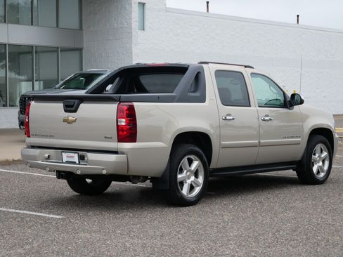 Used 2008 Chevrolet Avalanche LTZ w/ LTZ Preferred Equipment Group AWD/4WD image 3