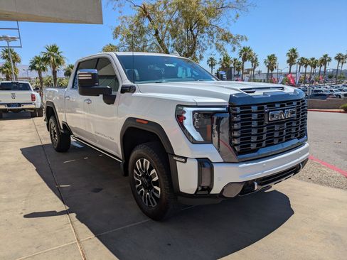 Certified 2024 GMC Sierra 2500 Denali Ultimate w/ Max Trailering Package AWD/4WD image 8