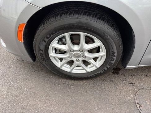 Used 2020 Chrysler Voyager Lxi image 46