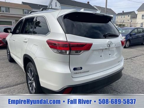 Used 2017 Toyota Highlander XLE AWD/4WD image 10