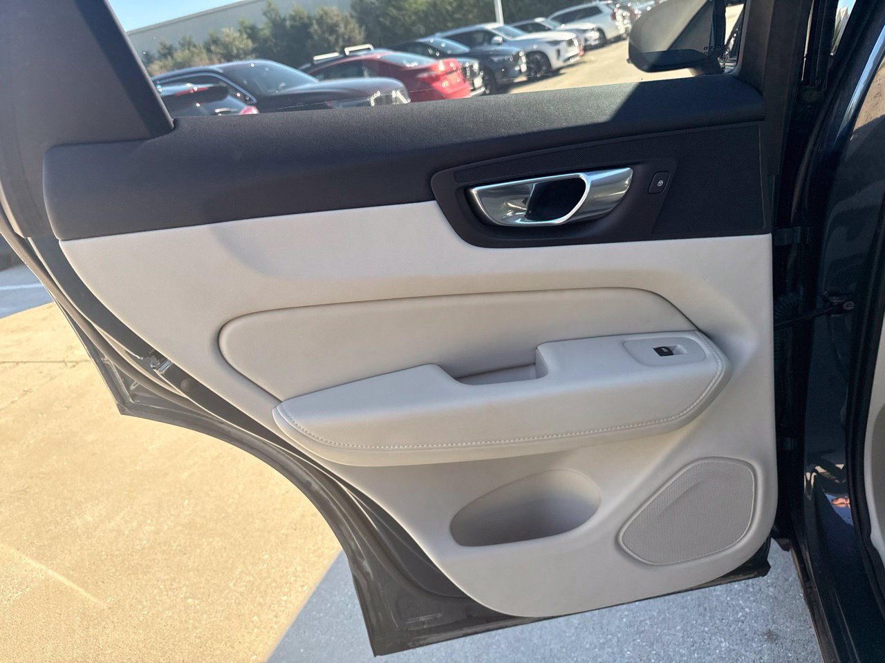 Used 2025 Volvo XC60 T8 Plus w/ Protection Package Premier AWD/4WD image 17
