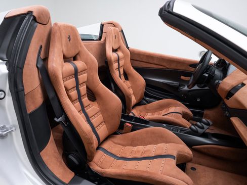 Used 2020 Ferrari 488 Pista Spider image 31