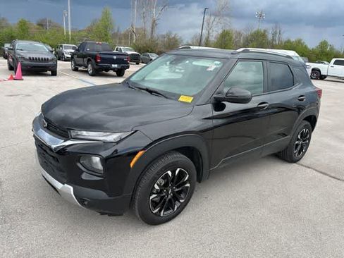 Used 2023 Chevrolet TrailBlazer LT w/ Convenience Package image 2