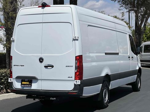 Used 2022 Mercedes-Benz Sprinter 2500 image 16