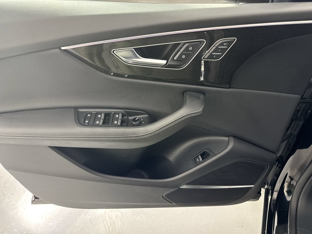Used 2025 Audi Q8 Premium Plus AWD/4WD image 25