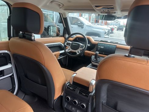 Used 2024 Land Rover Defender 130 S image 19