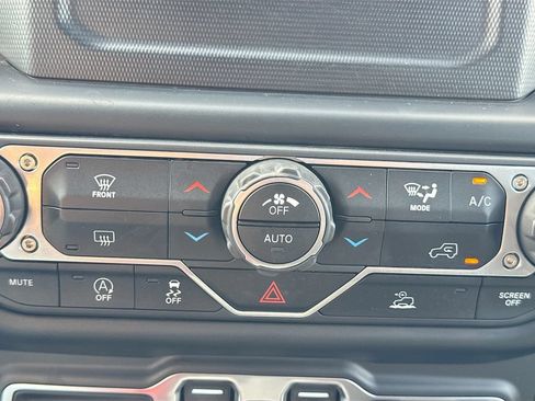 Used 2021 Jeep Gladiator Sport AWD/4WD image 19