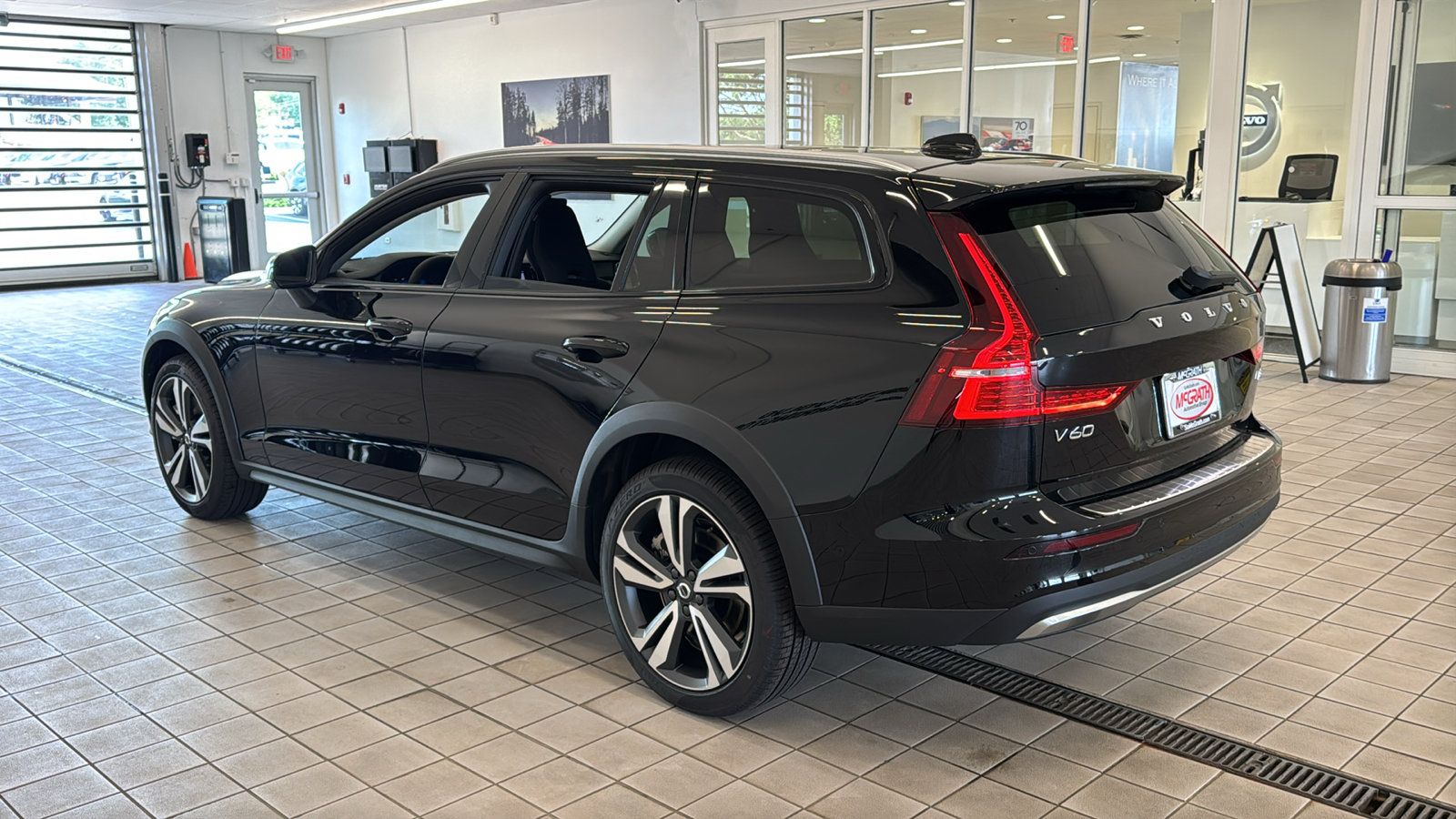 New 2026 Volvo V60 B5 Cross Country Plus w/ Protection Package Premier AWD/4WD image 7