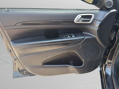 Used 2021 Jeep Grand Cherokee Laredo X AWD/4WD image 16
