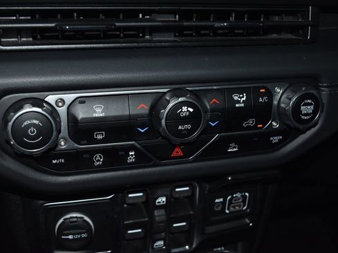 Used 2024 Jeep Wrangler Unlimited Rubicon image 12